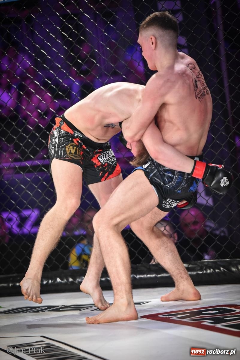 Zdjęcie w galerii na portalu naszraciborz.pl: Silesian MMA 26 i Walcz i Pomagaj 16 na BIS! Komplet publiczności i powrót dużej gali MMA do Raciborza wiadomości z regionu