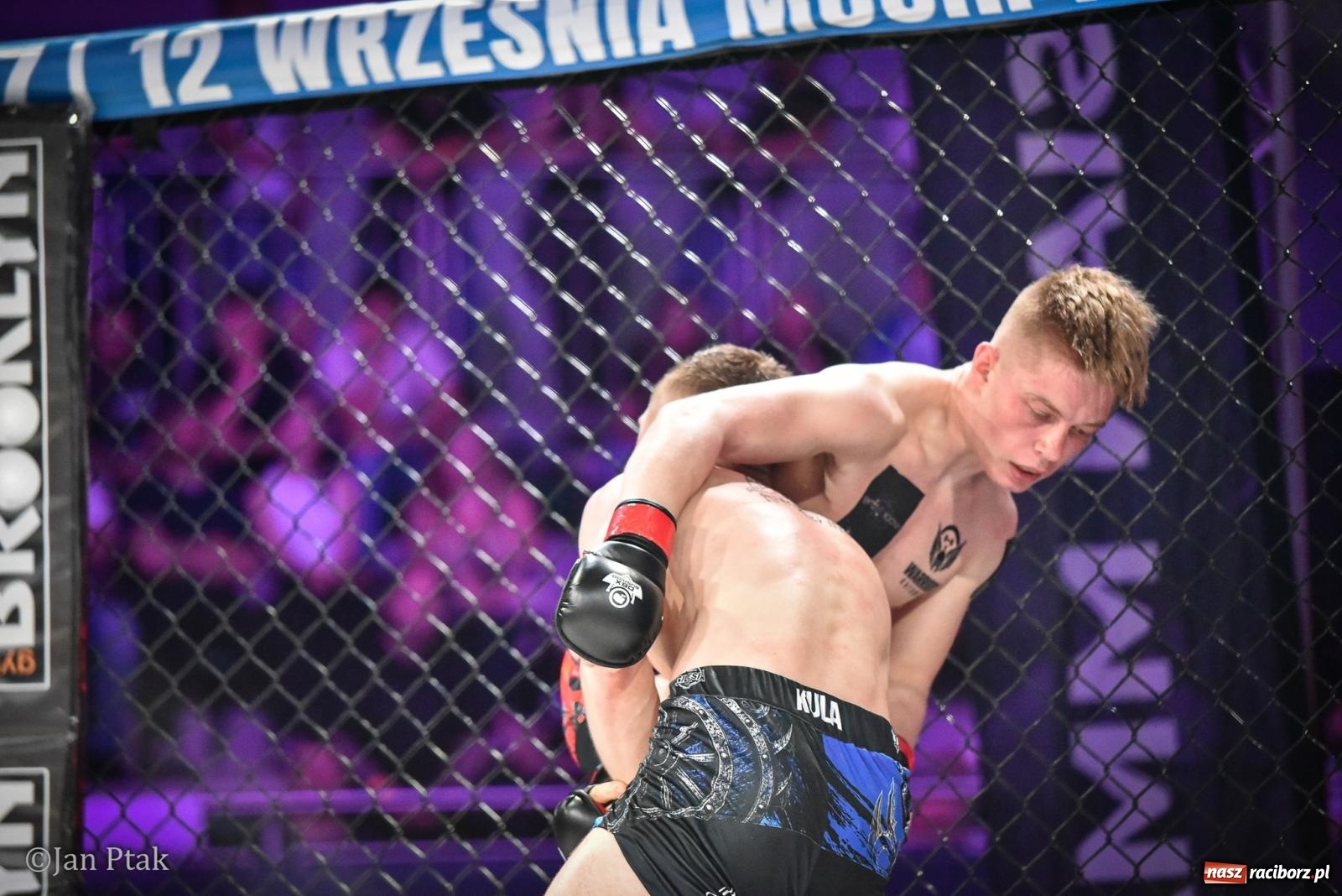 Zdjęcie w galerii na portalu naszraciborz.pl: Silesian MMA 26 i Walcz i Pomagaj 16 na BIS! Komplet publiczności i powrót dużej gali MMA do Raciborza wiadomości z regionu