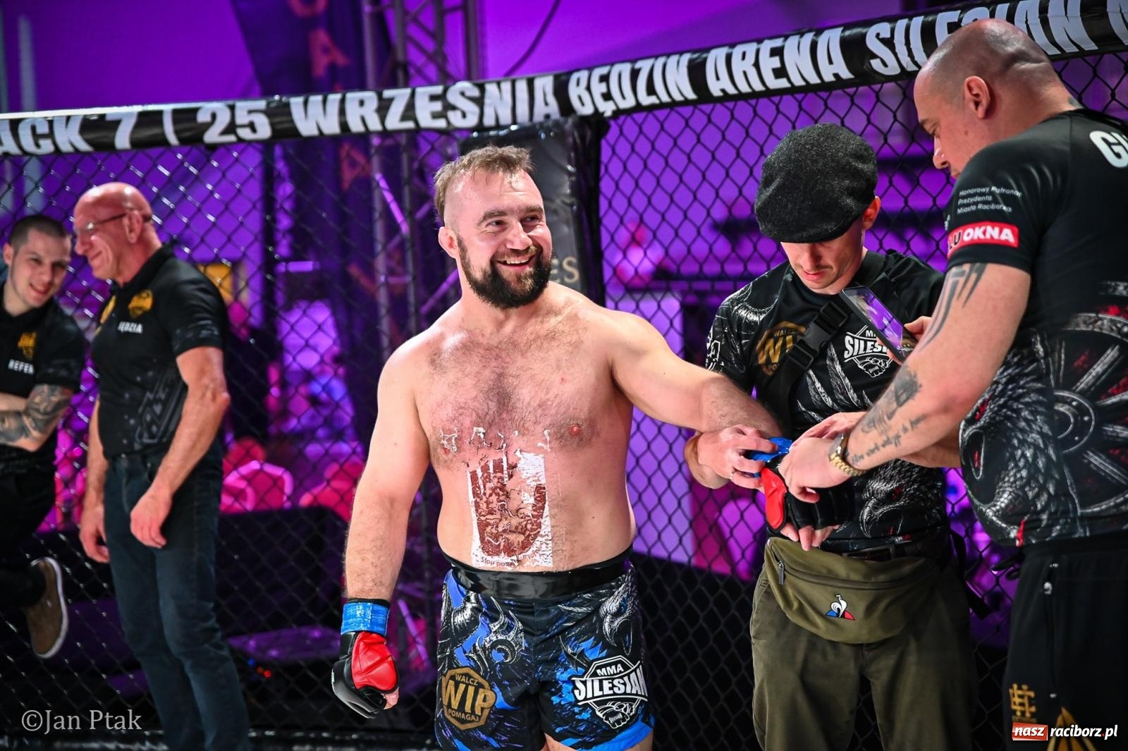 Zdjęcie w galerii na portalu naszraciborz.pl: Silesian MMA 26 i Walcz i Pomagaj 16 na BIS! Komplet publiczności i powrót dużej gali MMA do Raciborza wiadomości z regionu