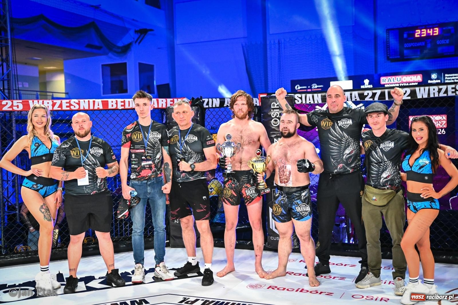 Zdjęcie w galerii na portalu naszraciborz.pl: Silesian MMA 26 i Walcz i Pomagaj 16 na BIS! Komplet publiczności i powrót dużej gali MMA do Raciborza wiadomości z regionu
