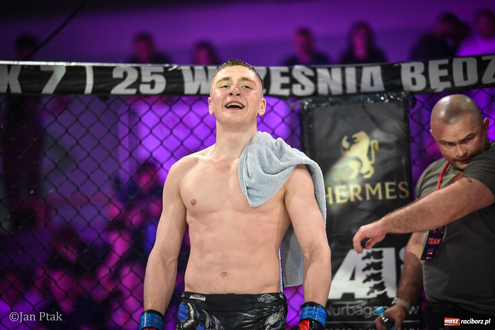 Zdjęcie w galerii na portalu naszraciborz.pl: Silesian MMA 26 i Walcz i Pomagaj 16 na BIS! Komplet publiczności i powrót dużej gali MMA do Raciborza wiadomości z regionu