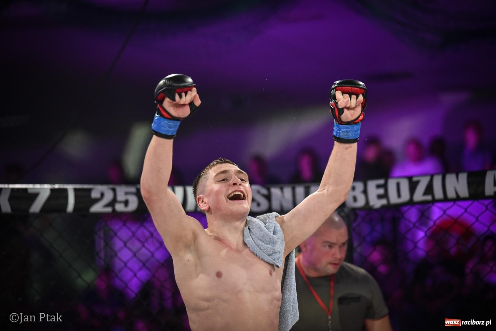 Zdjęcie w galerii na portalu naszraciborz.pl: Silesian MMA 26 i Walcz i Pomagaj 16 na BIS! Komplet publiczności i powrót dużej gali MMA do Raciborza wiadomości z regionu