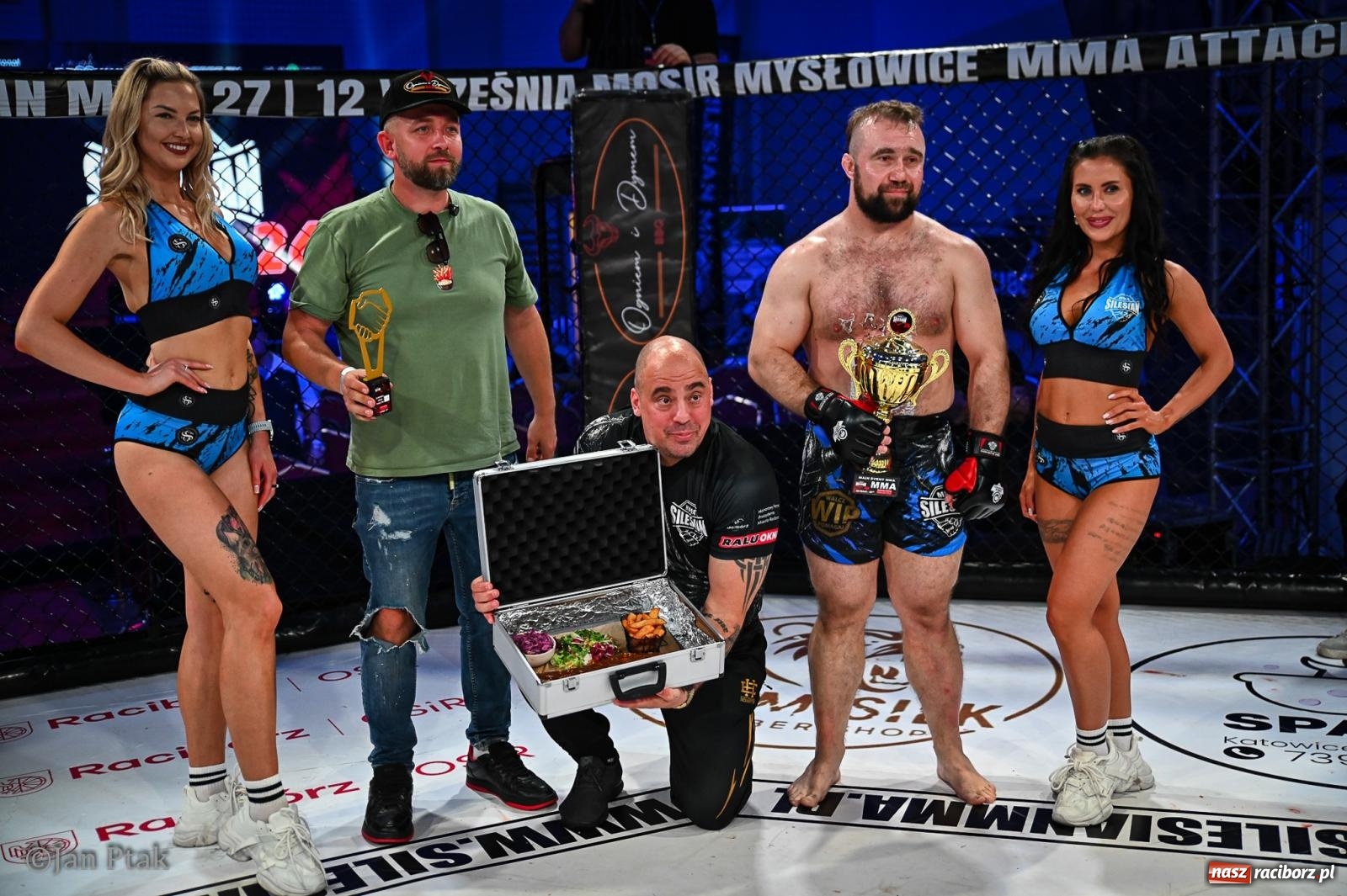 Zdjęcie w galerii na portalu naszraciborz.pl: Silesian MMA 26 i Walcz i Pomagaj 16 na BIS! Komplet publiczności i powrót dużej gali MMA do Raciborza wiadomości z regionu