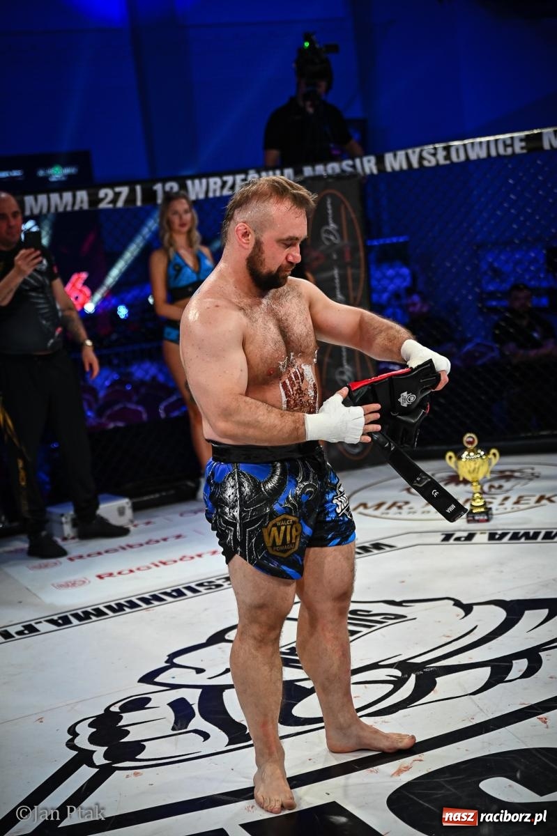 Zdjęcie w galerii na portalu naszraciborz.pl: Silesian MMA 26 i Walcz i Pomagaj 16 na BIS! Komplet publiczności i powrót dużej gali MMA do Raciborza wiadomości z regionu