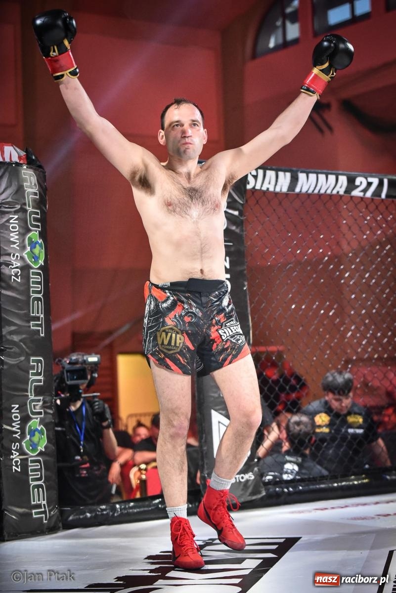 Zdjęcie w galerii na portalu naszraciborz.pl: Silesian MMA 26 i Walcz i Pomagaj 16 na BIS! Komplet publiczności i powrót dużej gali MMA do Raciborza wiadomości z regionu