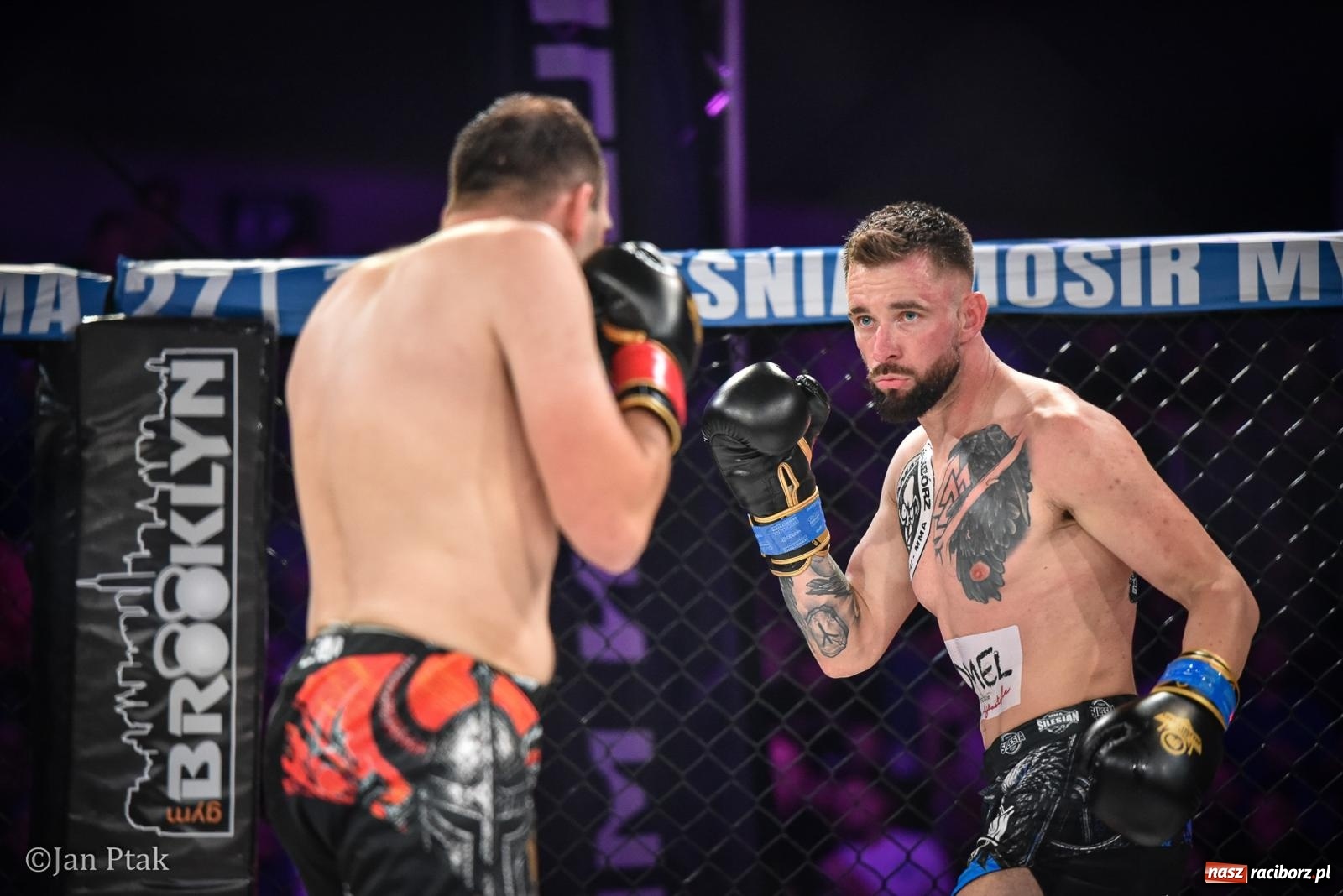 Zdjęcie w galerii na portalu naszraciborz.pl: Silesian MMA 26 i Walcz i Pomagaj 16 na BIS! Komplet publiczności i powrót dużej gali MMA do Raciborza wiadomości z regionu