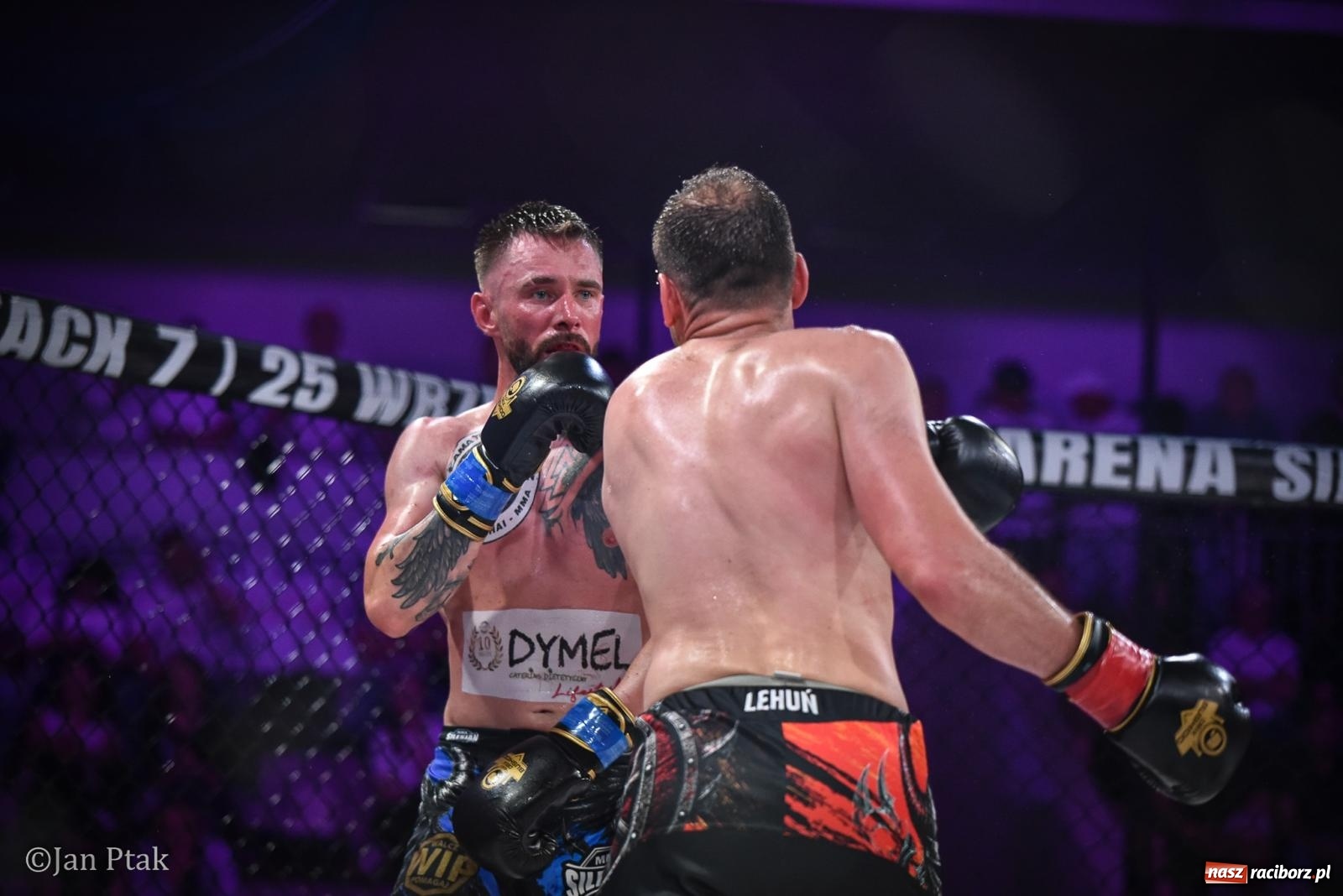 Zdjęcie w galerii na portalu naszraciborz.pl: Silesian MMA 26 i Walcz i Pomagaj 16 na BIS! Komplet publiczności i powrót dużej gali MMA do Raciborza wiadomości z regionu