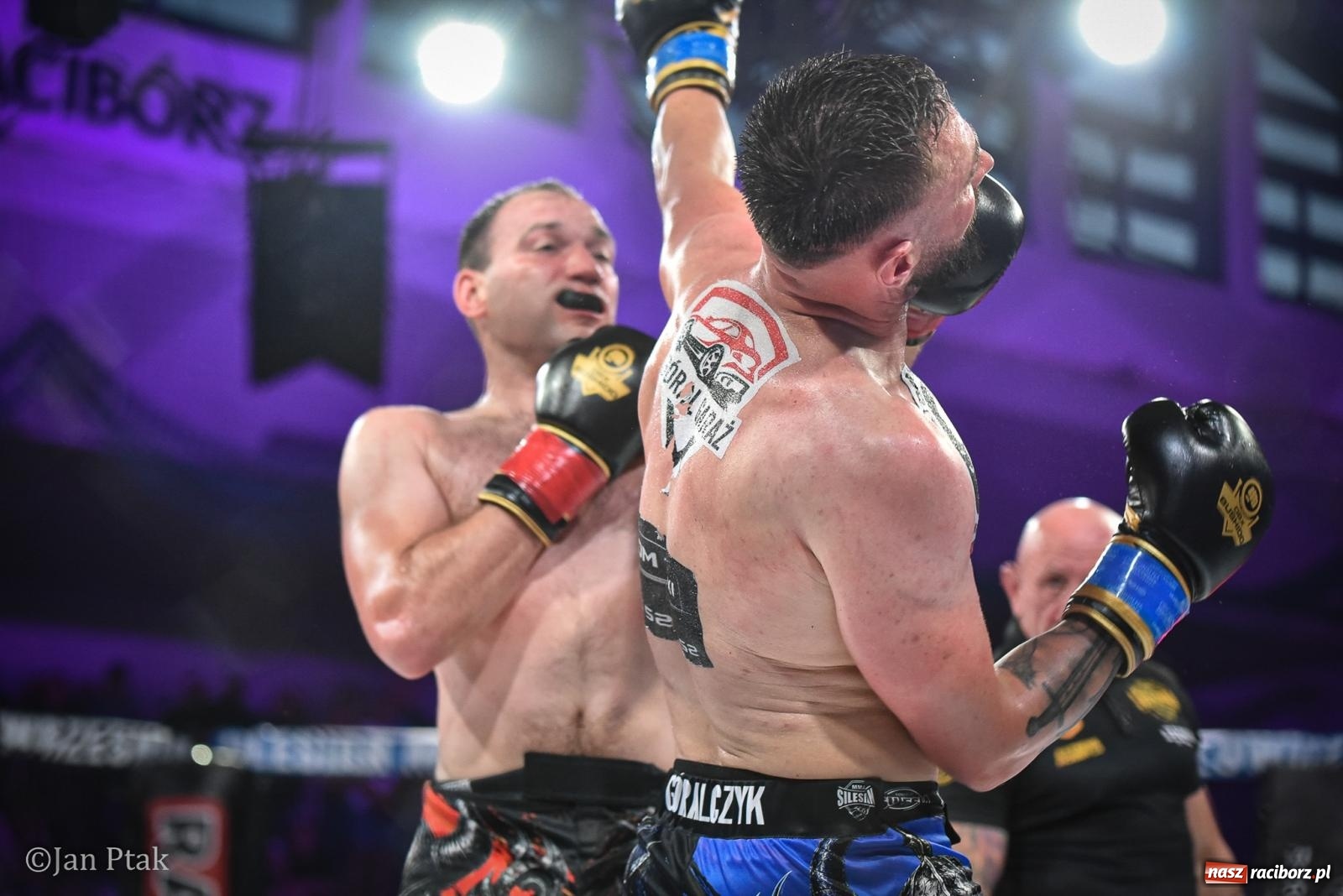 Zdjęcie w galerii na portalu naszraciborz.pl: Silesian MMA 26 i Walcz i Pomagaj 16 na BIS! Komplet publiczności i powrót dużej gali MMA do Raciborza wiadomości z regionu