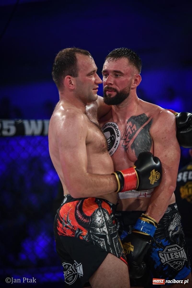 Zdjęcie w galerii na portalu naszraciborz.pl: Silesian MMA 26 i Walcz i Pomagaj 16 na BIS! Komplet publiczności i powrót dużej gali MMA do Raciborza wiadomości z regionu