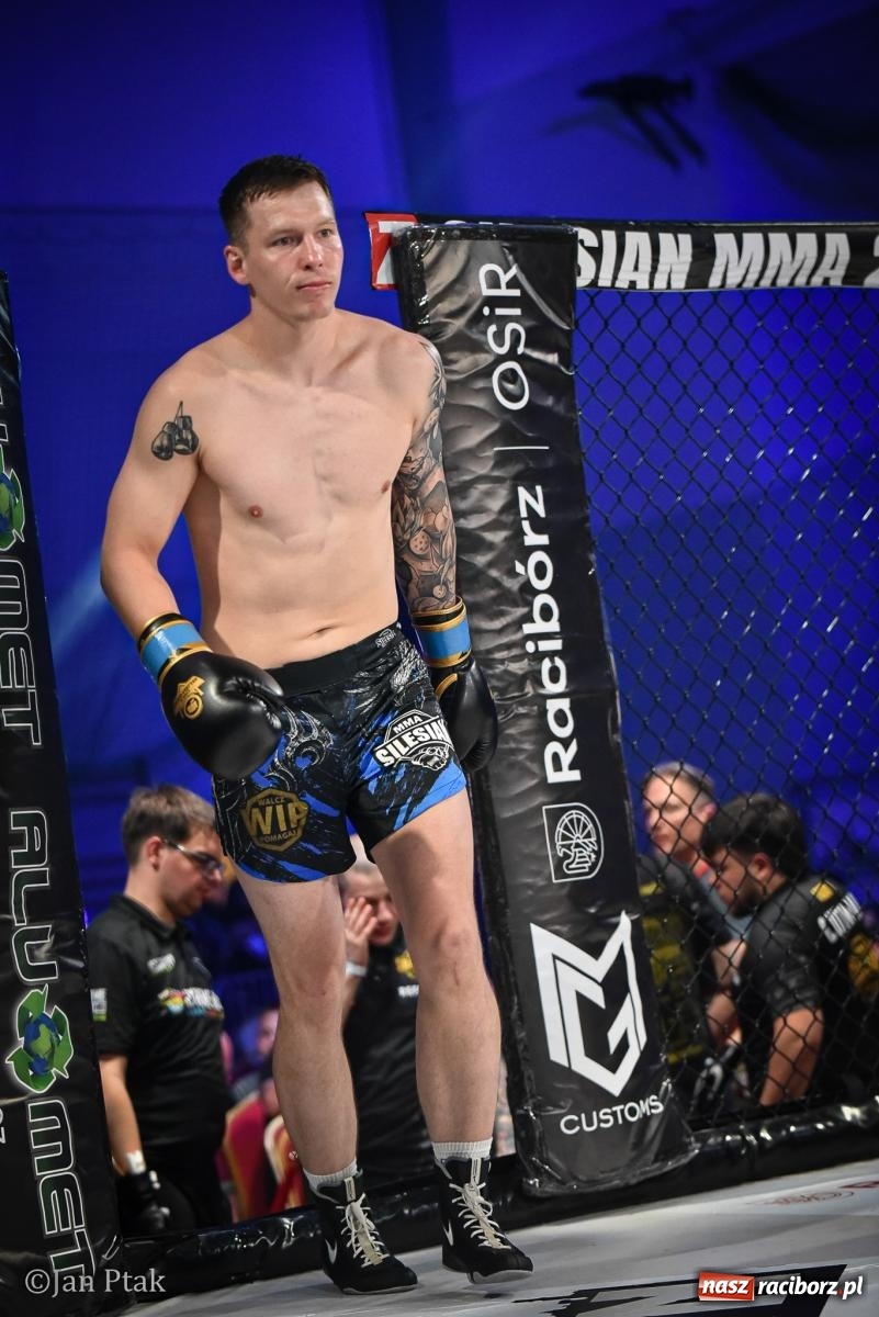 Zdjęcie w galerii na portalu naszraciborz.pl: Silesian MMA 26 i Walcz i Pomagaj 16 na BIS! Komplet publiczności i powrót dużej gali MMA do Raciborza wiadomości z regionu