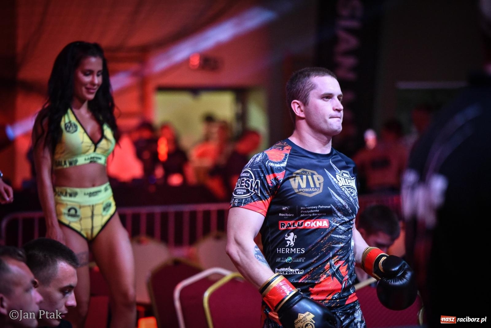Zdjęcie w galerii na portalu naszraciborz.pl: Silesian MMA 26 i Walcz i Pomagaj 16 na BIS! Komplet publiczności i powrót dużej gali MMA do Raciborza wiadomości z regionu