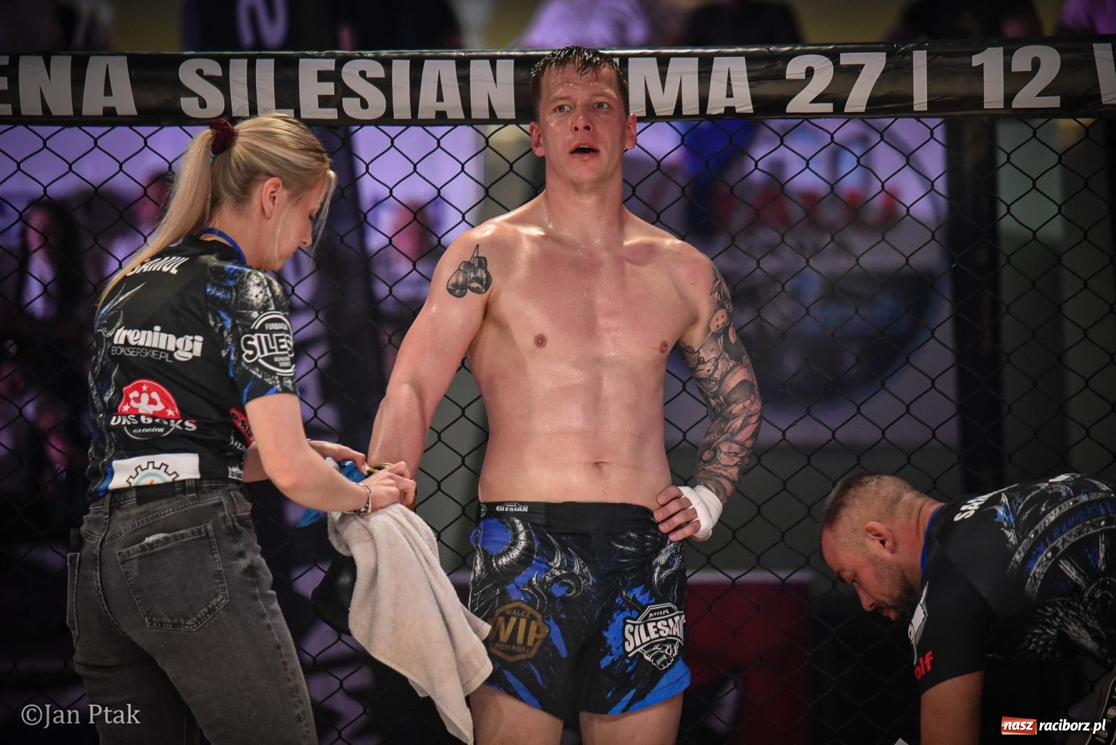 Zdjęcie w galerii na portalu naszraciborz.pl: Silesian MMA 26 i Walcz i Pomagaj 16 na BIS! Komplet publiczności i powrót dużej gali MMA do Raciborza wiadomości z regionu