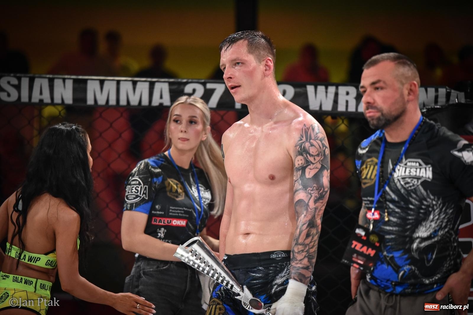 Zdjęcie w galerii na portalu naszraciborz.pl: Silesian MMA 26 i Walcz i Pomagaj 16 na BIS! Komplet publiczności i powrót dużej gali MMA do Raciborza wiadomości z regionu