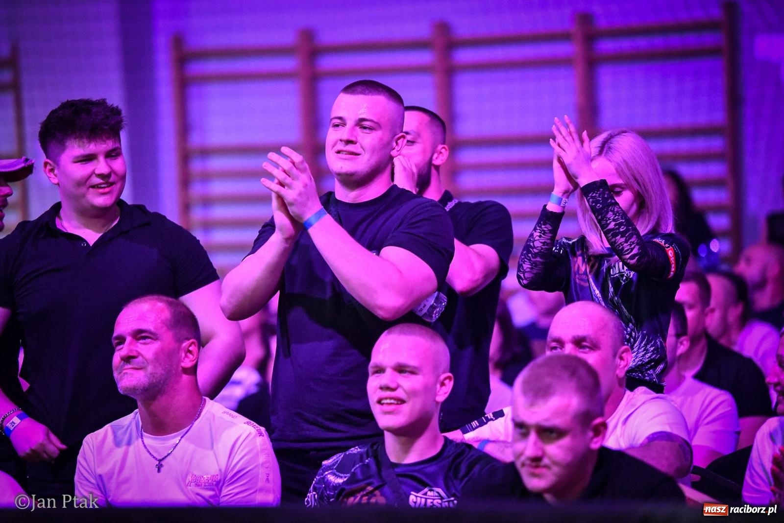 Zdjęcie w galerii na portalu naszraciborz.pl: Silesian MMA 26 i Walcz i Pomagaj 16 na BIS! Komplet publiczności i powrót dużej gali MMA do Raciborza wiadomości z regionu