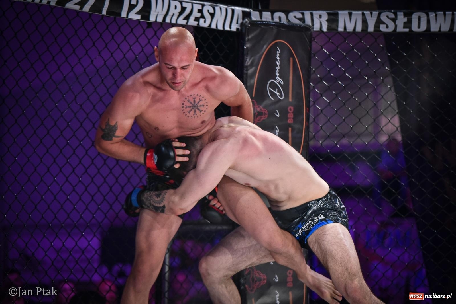Zdjęcie w galerii na portalu naszraciborz.pl: Silesian MMA 26 i Walcz i Pomagaj 16 na BIS! Komplet publiczności i powrót dużej gali MMA do Raciborza wiadomości z regionu