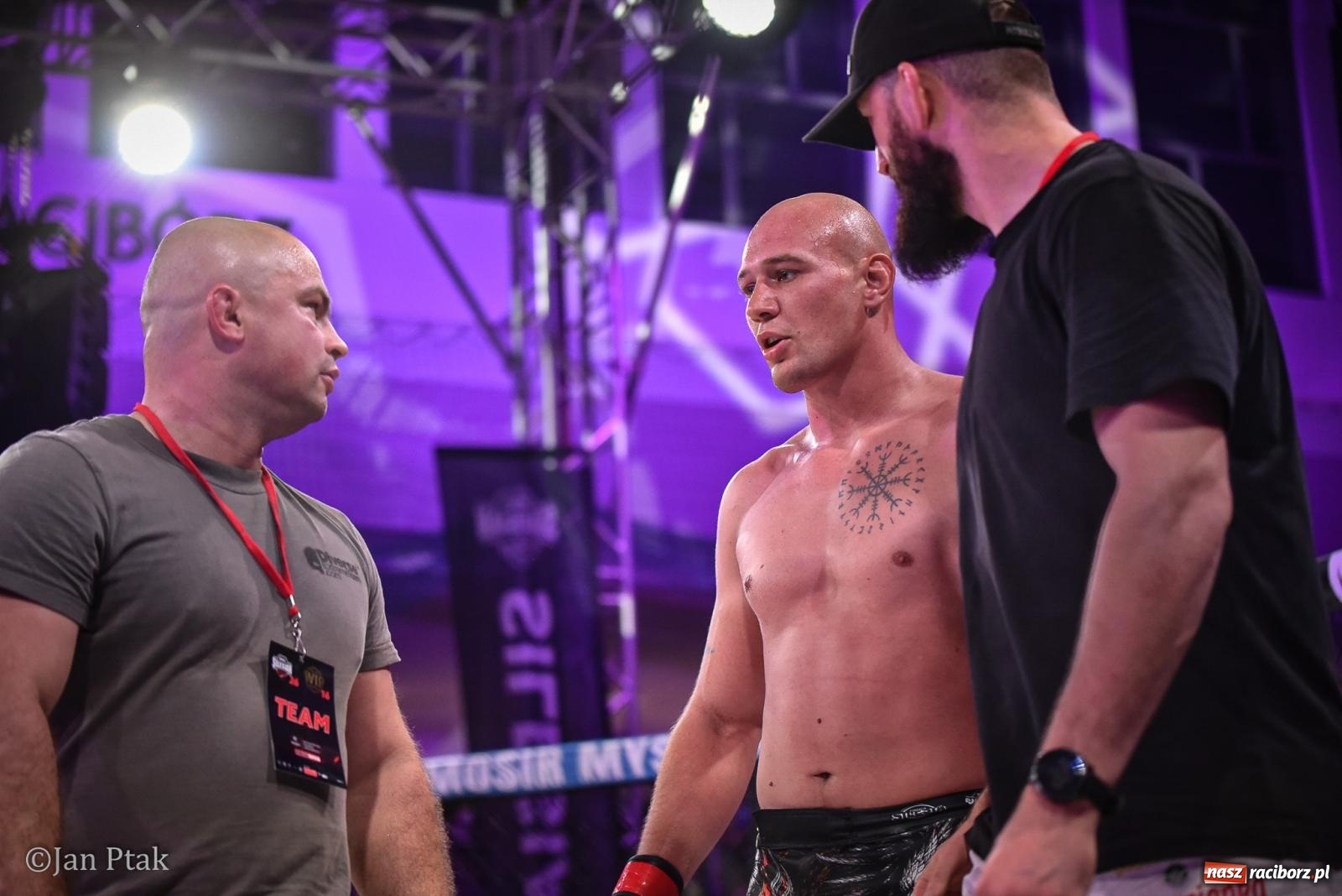 Zdjęcie w galerii na portalu naszraciborz.pl: Silesian MMA 26 i Walcz i Pomagaj 16 na BIS! Komplet publiczności i powrót dużej gali MMA do Raciborza wiadomości z regionu