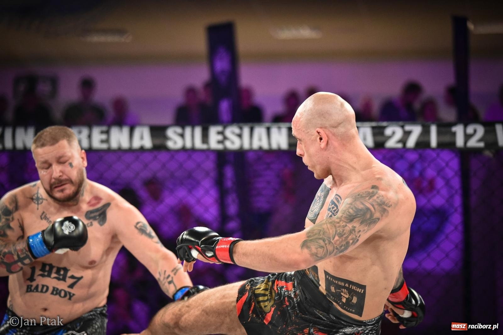 Zdjęcie w galerii na portalu naszraciborz.pl: Silesian MMA 26 i Walcz i Pomagaj 16 na BIS! Komplet publiczności i powrót dużej gali MMA do Raciborza wiadomości z regionu