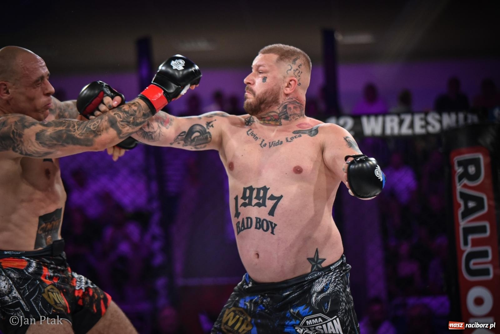 Zdjęcie w galerii na portalu naszraciborz.pl: Silesian MMA 26 i Walcz i Pomagaj 16 na BIS! Komplet publiczności i powrót dużej gali MMA do Raciborza wiadomości z regionu