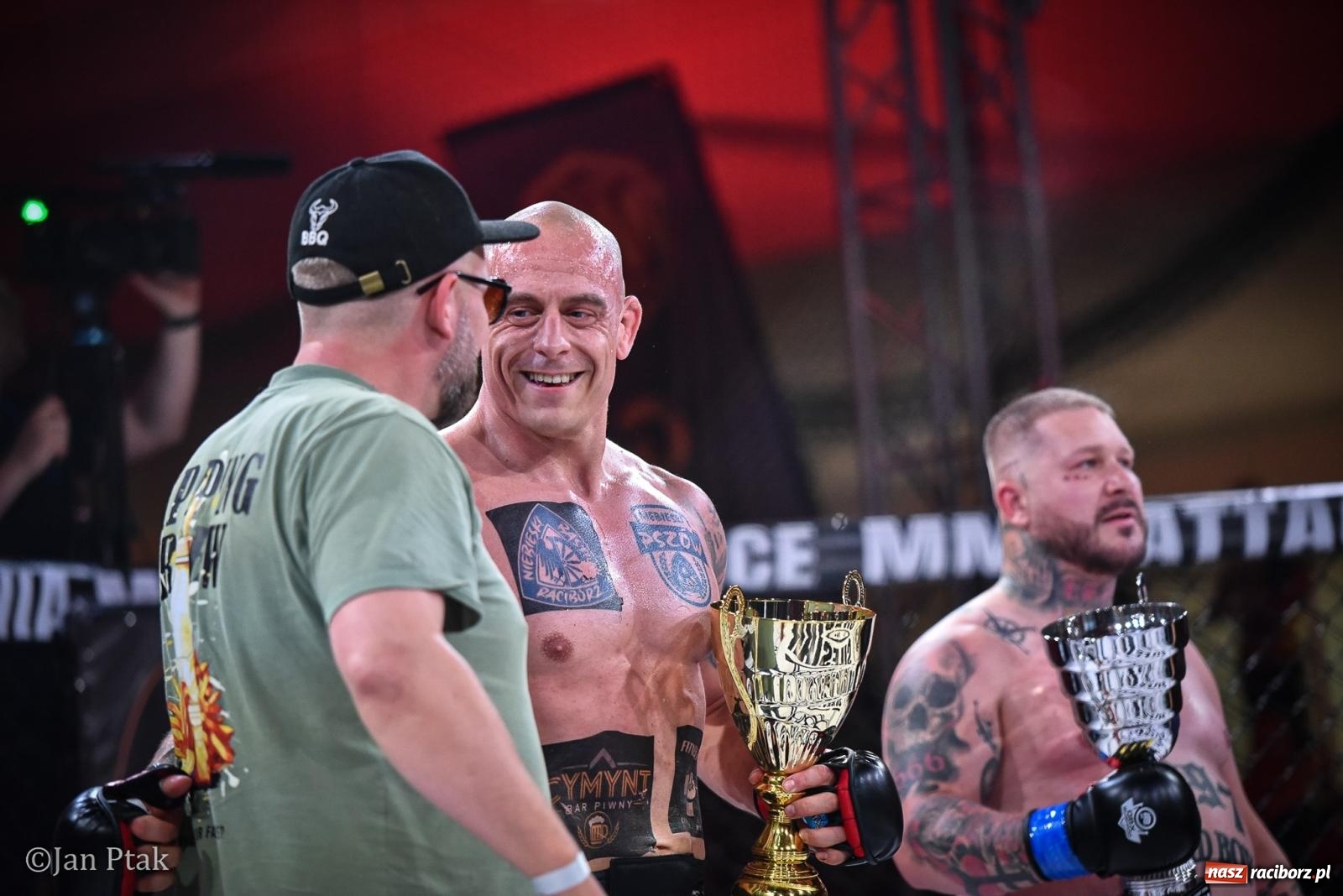 Zdjęcie w galerii na portalu naszraciborz.pl: Silesian MMA 26 i Walcz i Pomagaj 16 na BIS! Komplet publiczności i powrót dużej gali MMA do Raciborza wiadomości z regionu