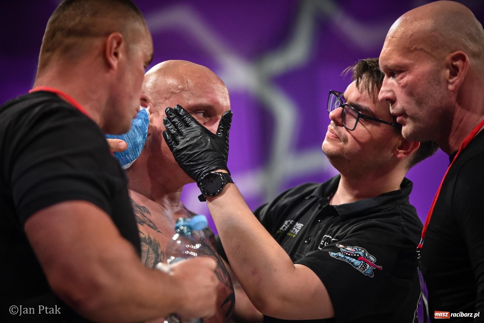 Zdjęcie w galerii na portalu naszraciborz.pl: Silesian MMA 26 i Walcz i Pomagaj 16 na BIS! Komplet publiczności i powrót dużej gali MMA do Raciborza wiadomości z regionu