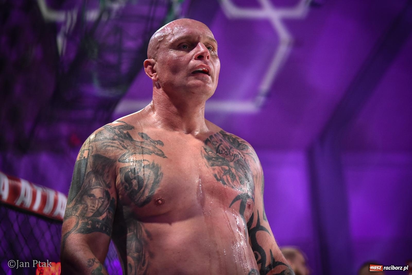 Zdjęcie w galerii na portalu naszraciborz.pl: Silesian MMA 26 i Walcz i Pomagaj 16 na BIS! Komplet publiczności i powrót dużej gali MMA do Raciborza wiadomości z regionu