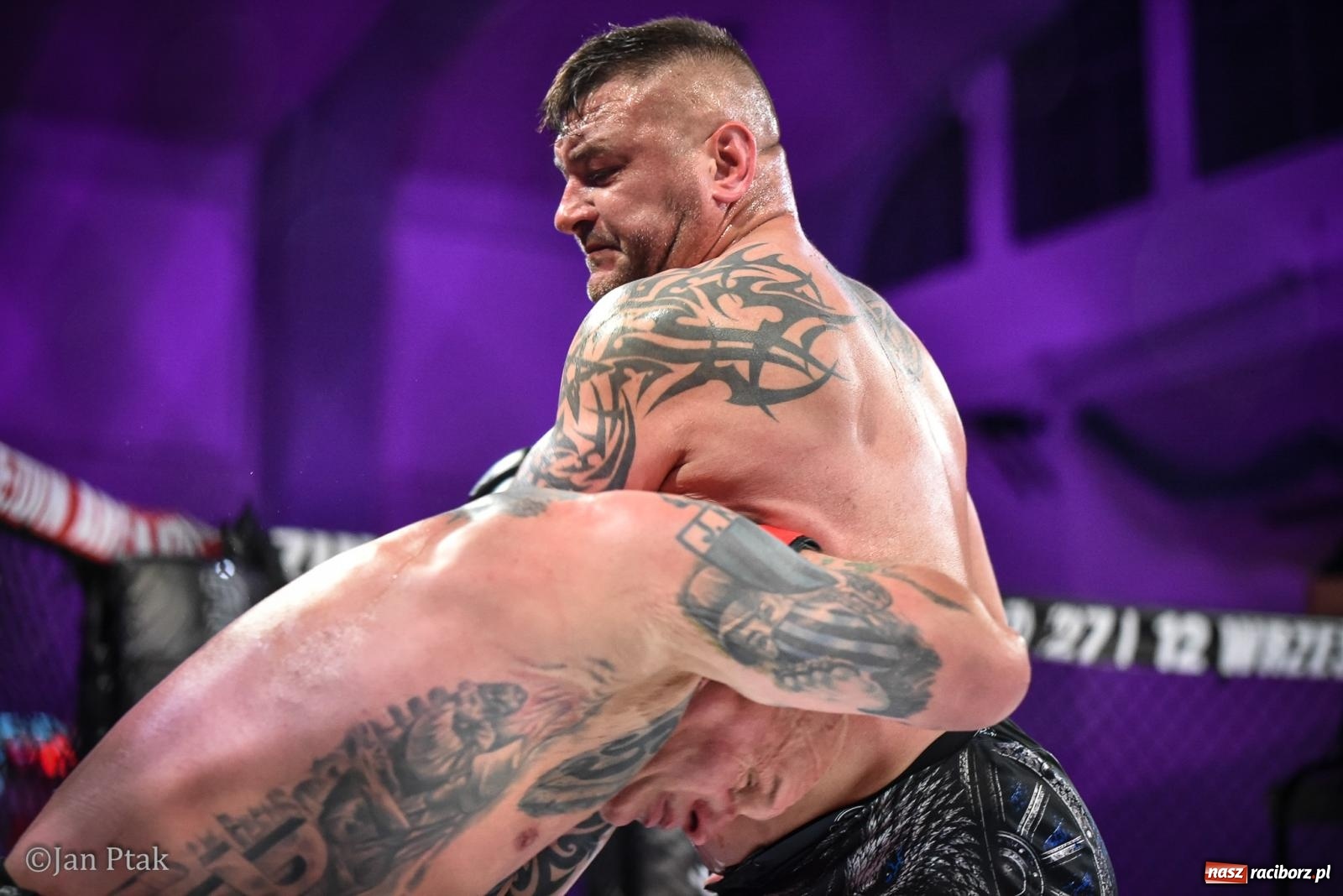 Zdjęcie w galerii na portalu naszraciborz.pl: Silesian MMA 26 i Walcz i Pomagaj 16 na BIS! Komplet publiczności i powrót dużej gali MMA do Raciborza wiadomości z regionu
