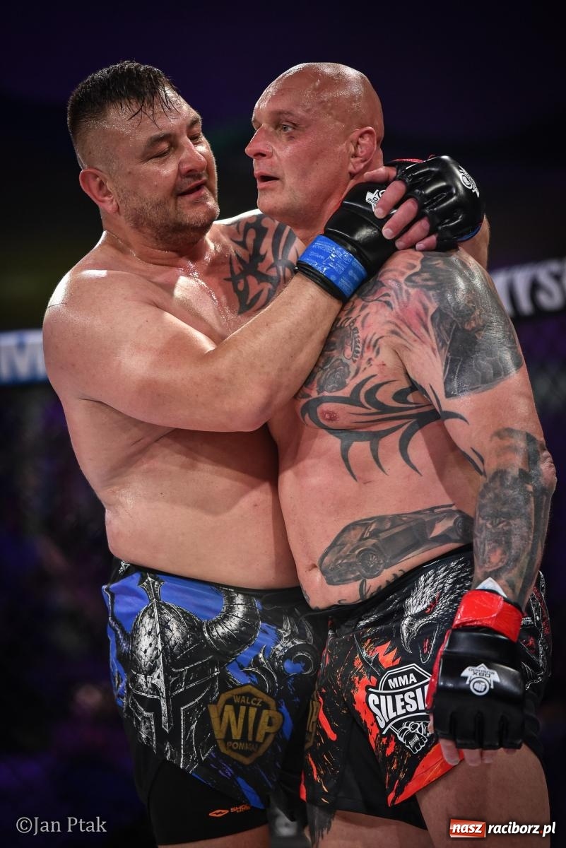 Zdjęcie w galerii na portalu naszraciborz.pl: Silesian MMA 26 i Walcz i Pomagaj 16 na BIS! Komplet publiczności i powrót dużej gali MMA do Raciborza wiadomości z regionu