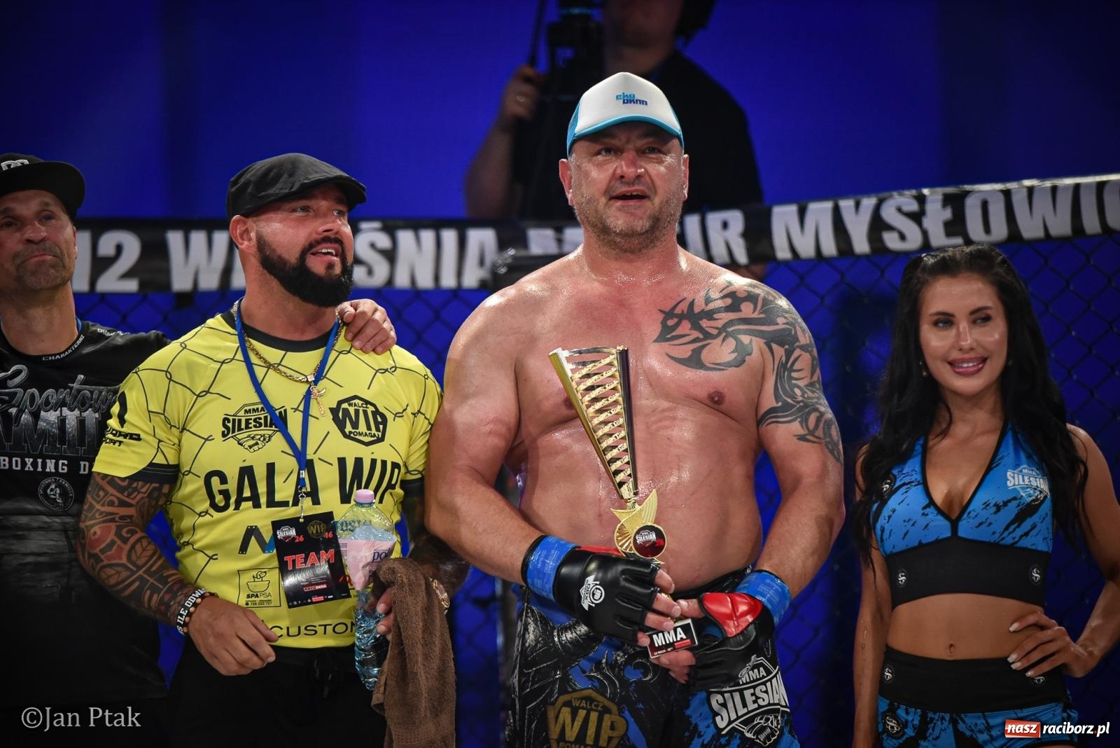 Zdjęcie w galerii na portalu naszraciborz.pl: Silesian MMA 26 i Walcz i Pomagaj 16 na BIS! Komplet publiczności i powrót dużej gali MMA do Raciborza wiadomości z regionu