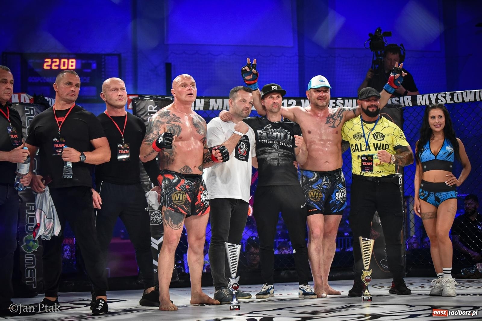 Zdjęcie w galerii na portalu naszraciborz.pl: Silesian MMA 26 i Walcz i Pomagaj 16 na BIS! Komplet publiczności i powrót dużej gali MMA do Raciborza wiadomości z regionu
