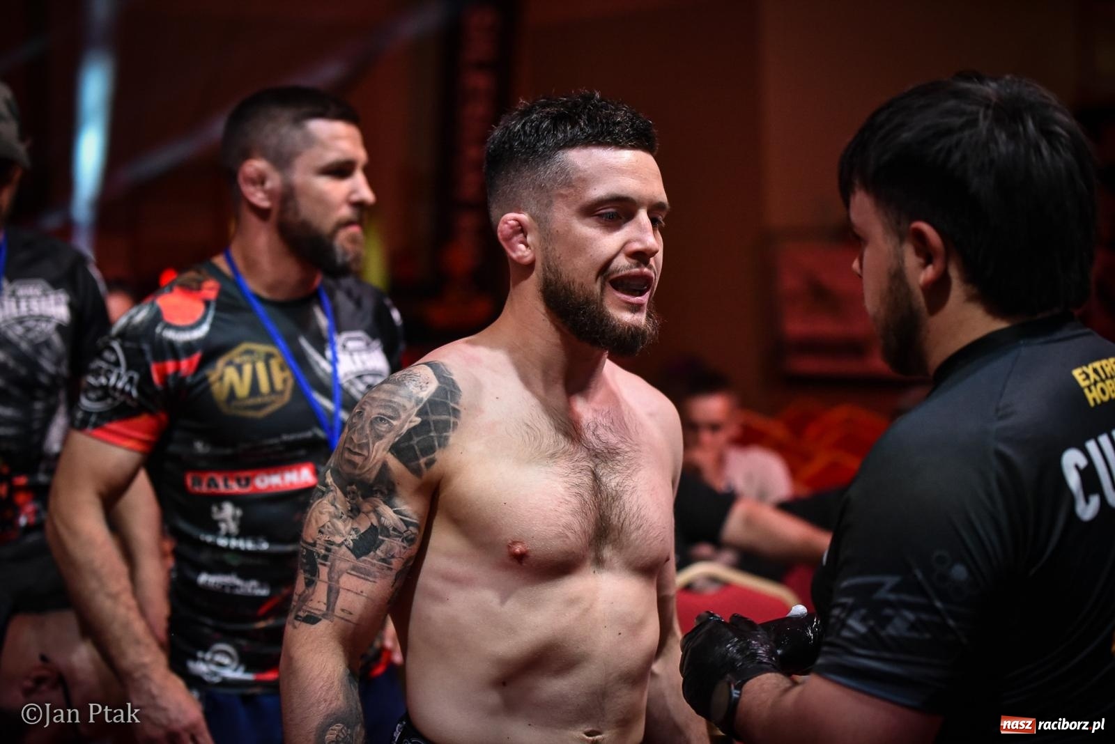Zdjęcie w galerii na portalu naszraciborz.pl: Silesian MMA 26 i Walcz i Pomagaj 16 na BIS! Komplet publiczności i powrót dużej gali MMA do Raciborza wiadomości z regionu