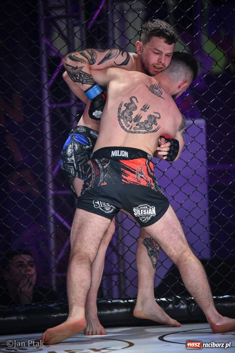 Zdjęcie w galerii na portalu naszraciborz.pl: Silesian MMA 26 i Walcz i Pomagaj 16 na BIS! Komplet publiczności i powrót dużej gali MMA do Raciborza wiadomości z regionu