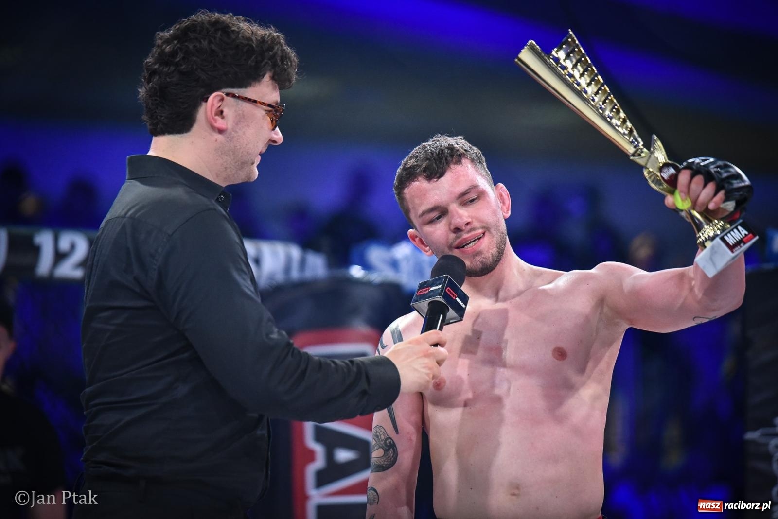 Zdjęcie w galerii na portalu naszraciborz.pl: Silesian MMA 26 i Walcz i Pomagaj 16 na BIS! Komplet publiczności i powrót dużej gali MMA do Raciborza wiadomości z regionu