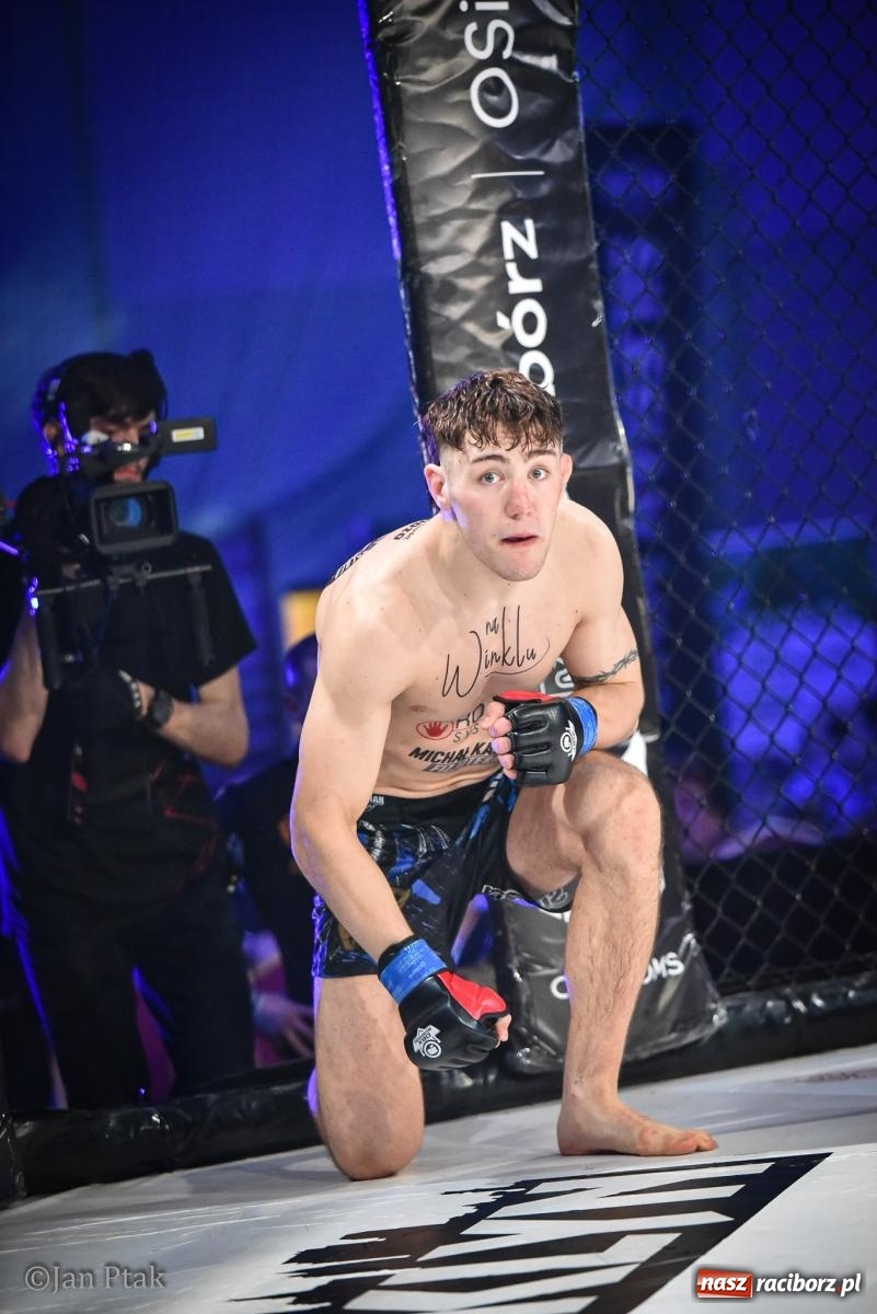 Zdjęcie w galerii na portalu naszraciborz.pl: Silesian MMA 26 i Walcz i Pomagaj 16 na BIS! Komplet publiczności i powrót dużej gali MMA do Raciborza wiadomości z regionu