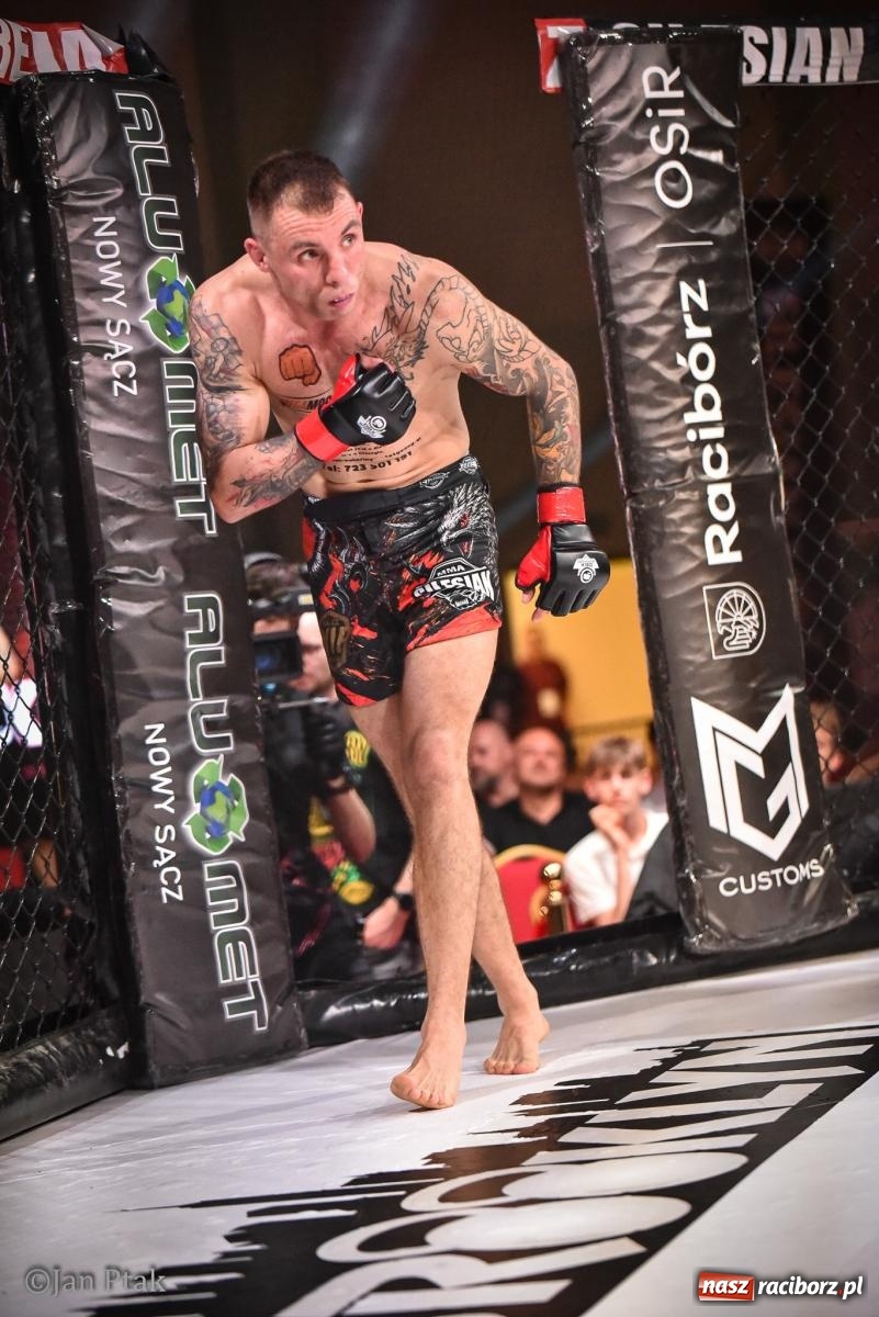 Zdjęcie w galerii na portalu naszraciborz.pl: Silesian MMA 26 i Walcz i Pomagaj 16 na BIS! Komplet publiczności i powrót dużej gali MMA do Raciborza wiadomości z regionu