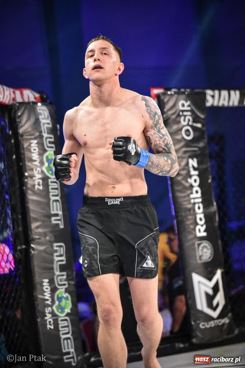 Zdjęcie w galerii na portalu naszraciborz.pl: Silesian MMA 26 i Walcz i Pomagaj 16 na BIS! Komplet publiczności i powrót dużej gali MMA do Raciborza wiadomości z regionu