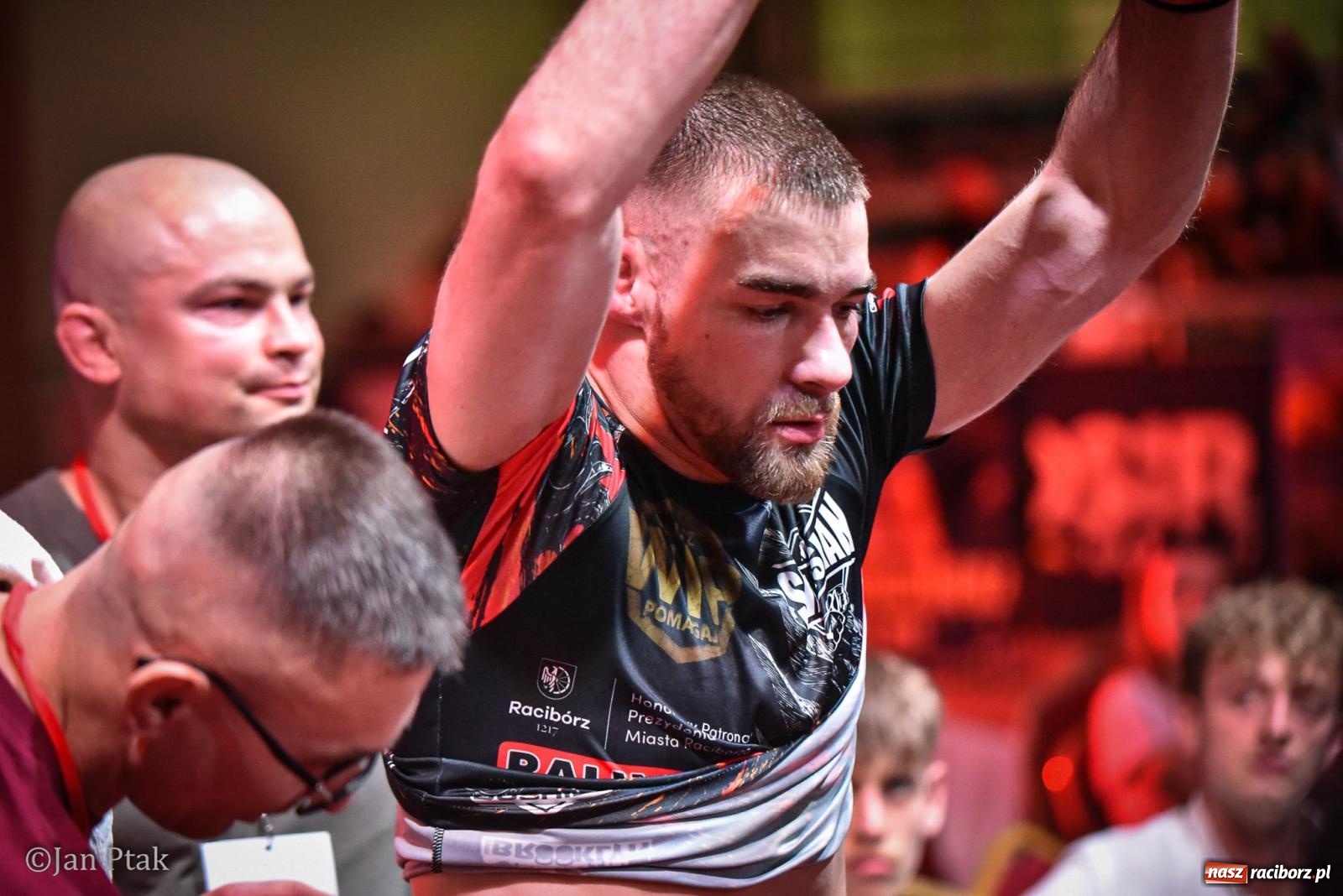Zdjęcie w galerii na portalu naszraciborz.pl: Silesian MMA 26 i Walcz i Pomagaj 16 na BIS! Komplet publiczności i powrót dużej gali MMA do Raciborza wiadomości z regionu
