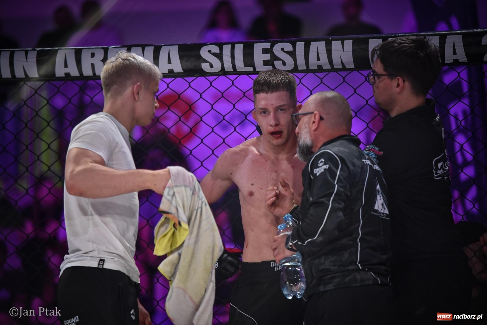 Zdjęcie w galerii na portalu naszraciborz.pl: Silesian MMA 26 i Walcz i Pomagaj 16 na BIS! Komplet publiczności i powrót dużej gali MMA do Raciborza wiadomości z regionu