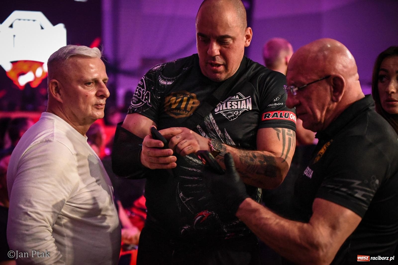 Zdjęcie w galerii na portalu naszraciborz.pl: Silesian MMA 26 i Walcz i Pomagaj 16 na BIS! Komplet publiczności i powrót dużej gali MMA do Raciborza wiadomości z regionu