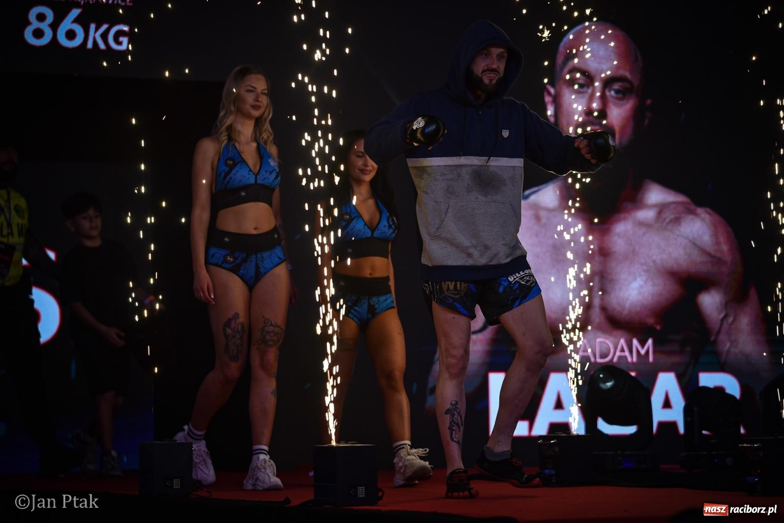Zdjęcie w galerii na portalu naszraciborz.pl: Silesian MMA 26 i Walcz i Pomagaj 16 na BIS! Komplet publiczności i powrót dużej gali MMA do Raciborza wiadomości z regionu