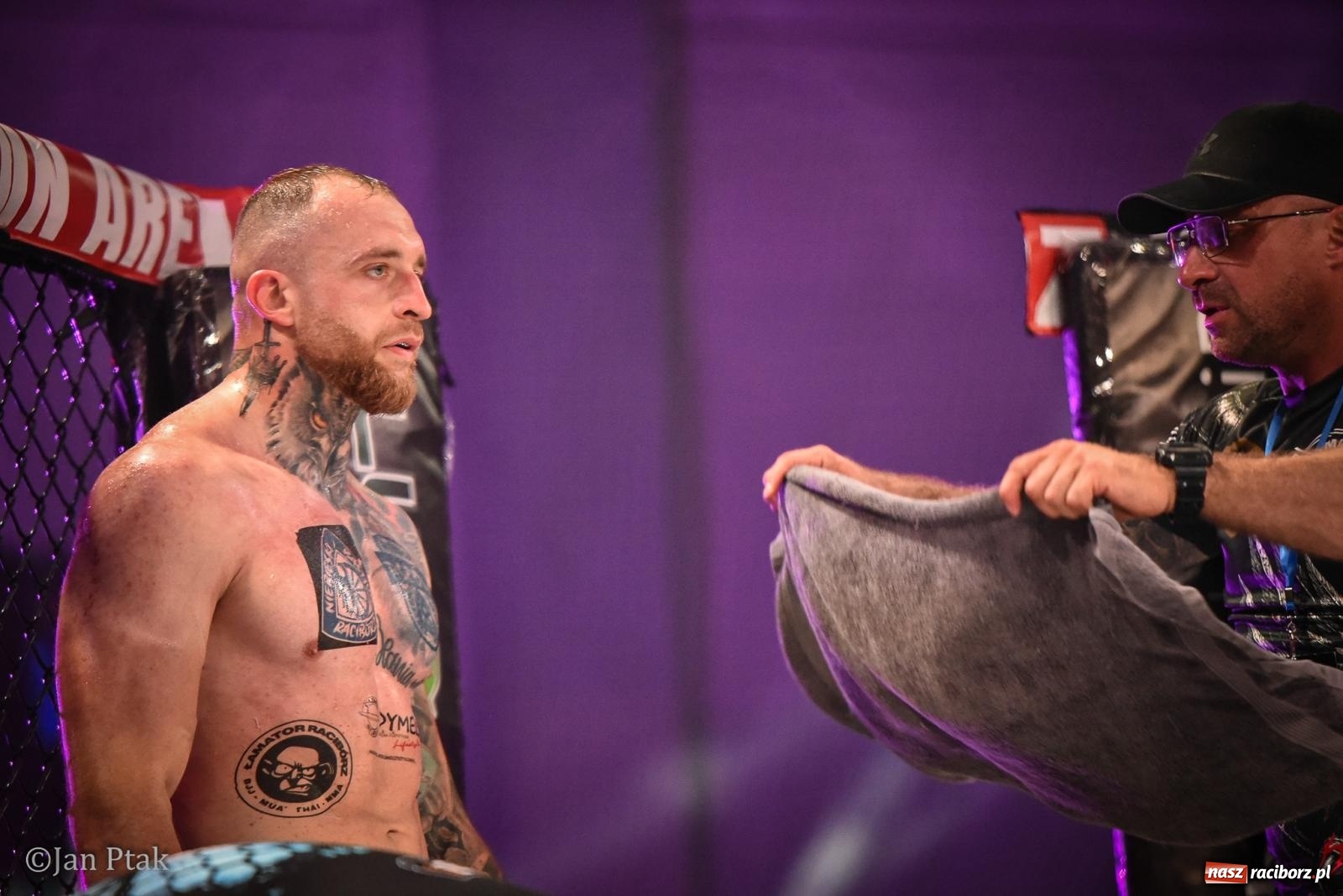 Zdjęcie w galerii na portalu naszraciborz.pl: Silesian MMA 26 i Walcz i Pomagaj 16 na BIS! Komplet publiczności i powrót dużej gali MMA do Raciborza wiadomości z regionu