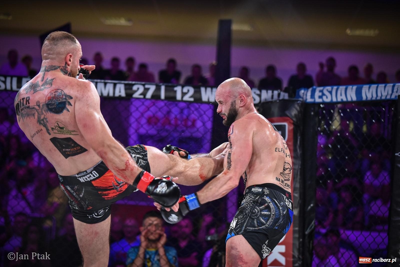 Zdjęcie w galerii na portalu naszraciborz.pl: Silesian MMA 26 i Walcz i Pomagaj 16 na BIS! Komplet publiczności i powrót dużej gali MMA do Raciborza wiadomości z regionu