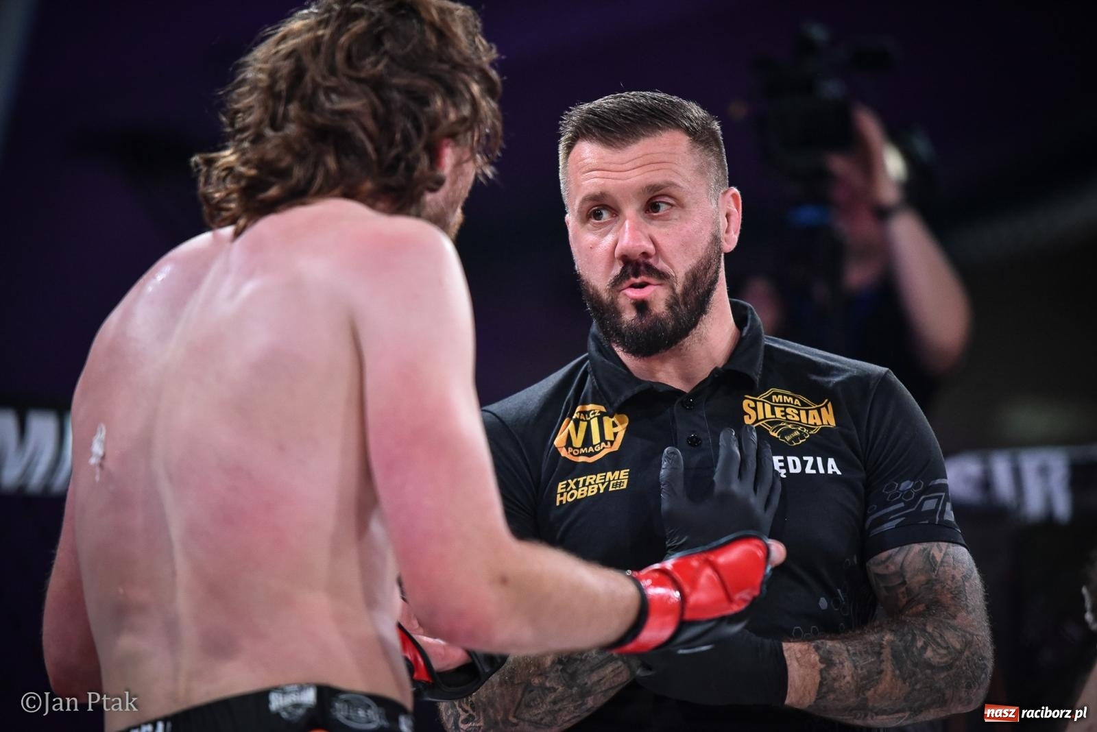 Zdjęcie w galerii na portalu naszraciborz.pl: Silesian MMA 26 i Walcz i Pomagaj 16 na BIS! Komplet publiczności i powrót dużej gali MMA do Raciborza wiadomości z regionu