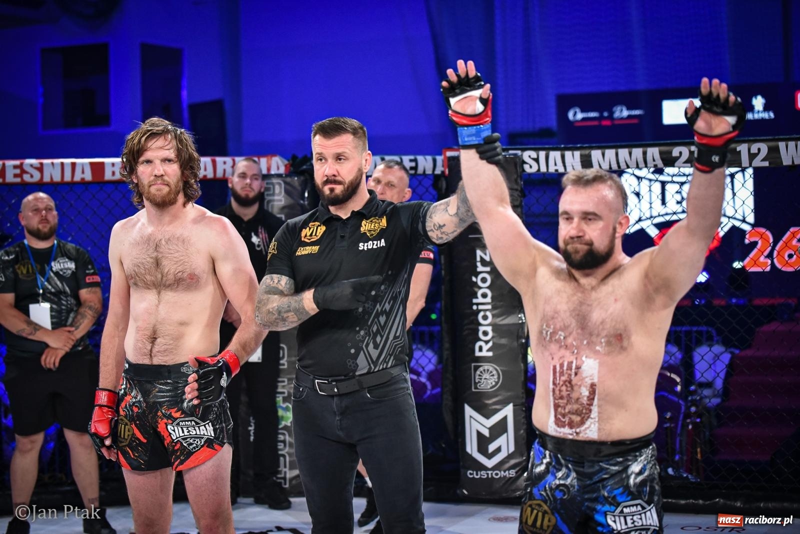 Zdjęcie w galerii na portalu naszraciborz.pl: Silesian MMA 26 i Walcz i Pomagaj 16 na BIS! Komplet publiczności i powrót dużej gali MMA do Raciborza wiadomości z regionu