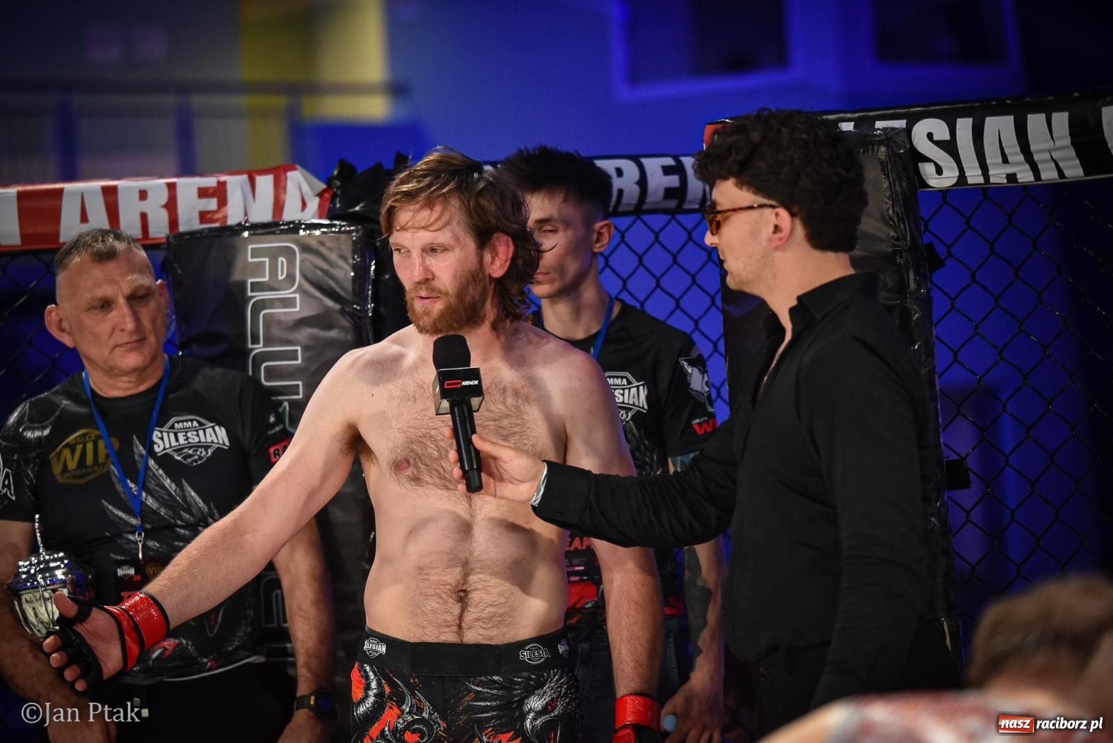 Zdjęcie w galerii na portalu naszraciborz.pl: Silesian MMA 26 i Walcz i Pomagaj 16 na BIS! Komplet publiczności i powrót dużej gali MMA do Raciborza wiadomości z regionu