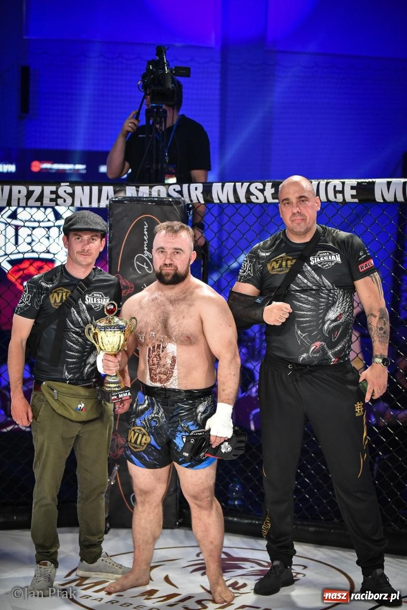 Zdjęcie w galerii na portalu naszraciborz.pl: Silesian MMA 26 i Walcz i Pomagaj 16 na BIS! Komplet publiczności i powrót dużej gali MMA do Raciborza wiadomości z regionu