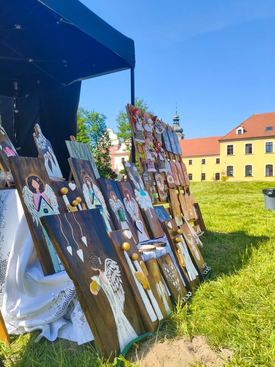 Zdjęcie w galerii na portalu naszraciborz.pl: V Jarmark Rękodzieła w Rudach przyciągnął tłumy. Pasja, tradycja i rodzinna atmosfera wiadomości z regionu