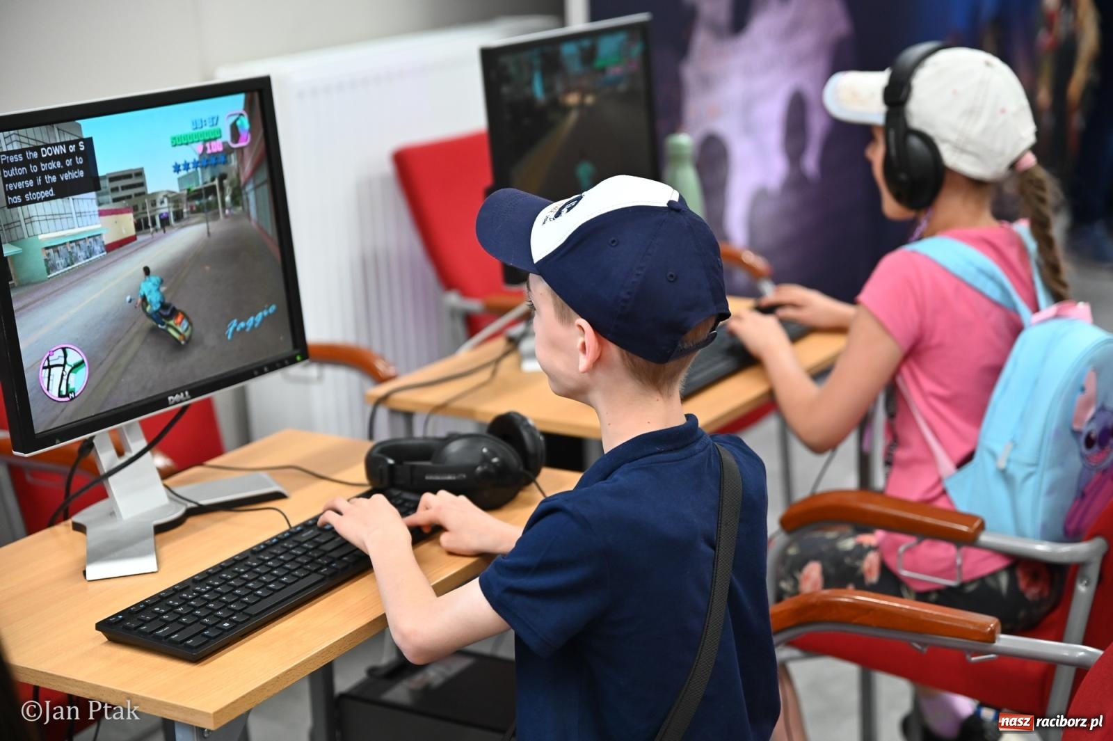 Zdjęcie w galerii na portalu naszraciborz.pl: Zamek Piastowski zamienił się w centrum gamingu. Kilkanaście tysięcy osób na VII Raciborskim Festiwalu Gamingowym wiadomości z regionu