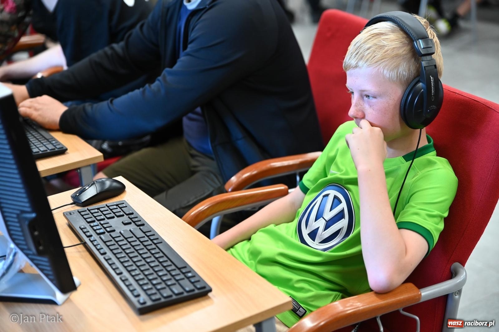 Zdjęcie w galerii na portalu naszraciborz.pl: Zamek Piastowski zamienił się w centrum gamingu. Kilkanaście tysięcy osób na VII Raciborskim Festiwalu Gamingowym wiadomości z regionu