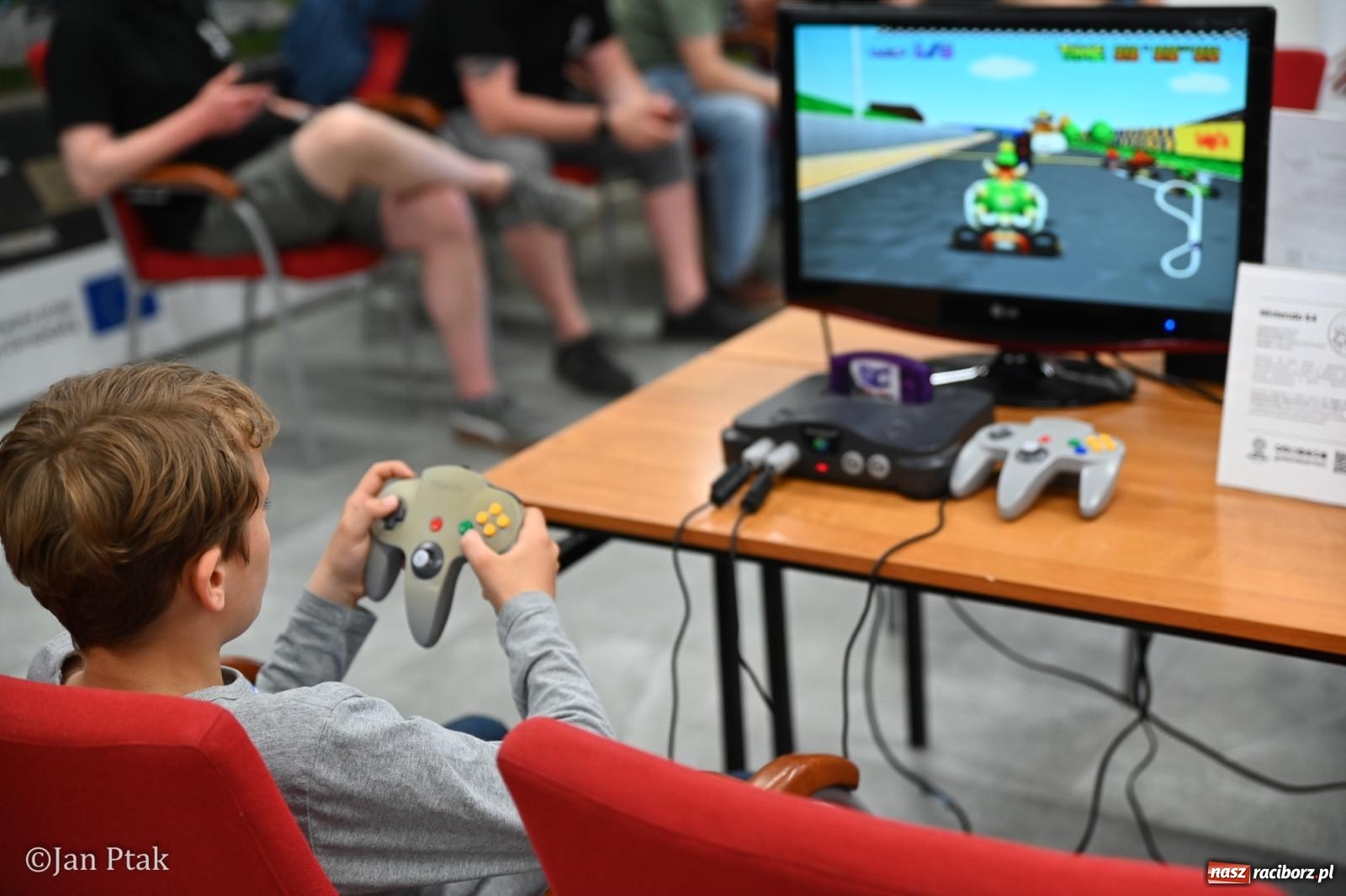 Zdjęcie w galerii na portalu naszraciborz.pl: Zamek Piastowski zamienił się w centrum gamingu. Kilkanaście tysięcy osób na VII Raciborskim Festiwalu Gamingowym wiadomości z regionu