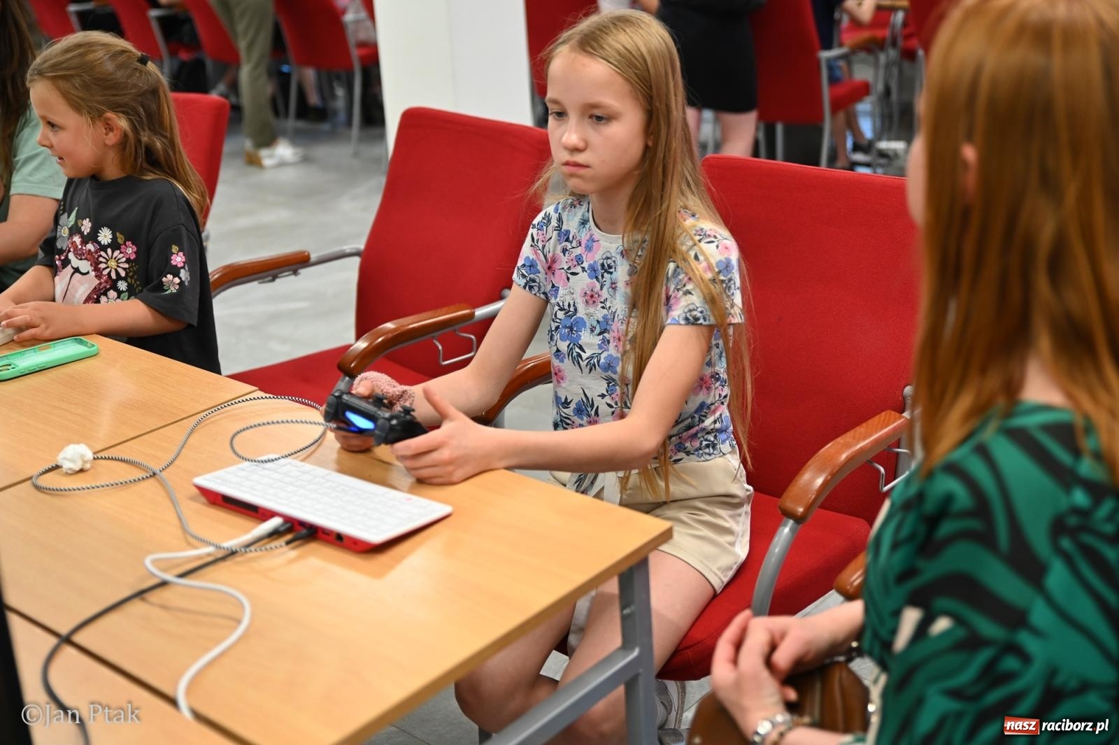Zdjęcie w galerii na portalu naszraciborz.pl: Zamek Piastowski zamienił się w centrum gamingu. Kilkanaście tysięcy osób na VII Raciborskim Festiwalu Gamingowym wiadomości z regionu